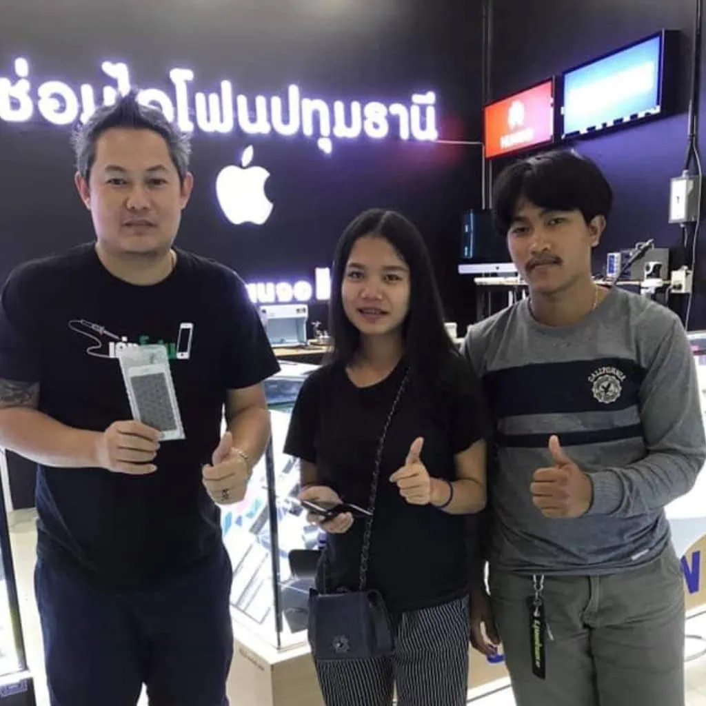 ลูกค้าซ่อม iphone